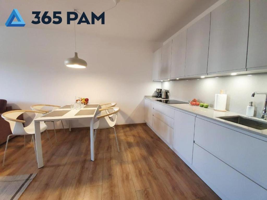 Apartament Z Basenem Polanki Park - 365Pam 코워브제크 외부 사진